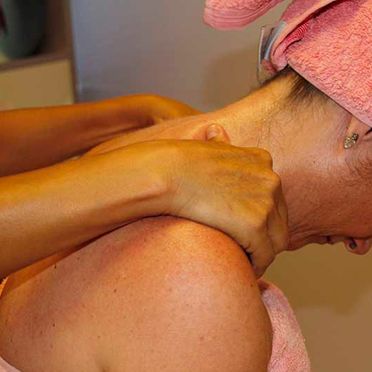 Clínica Dental y Estética Endodent muejr en masajes