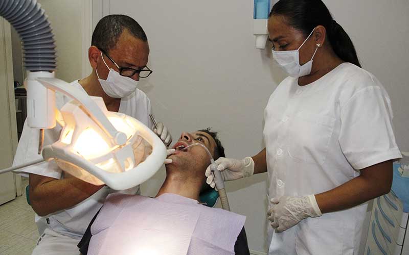 Clínica Dental y Estética Endodent paciente en tratamiento odontológico 7
