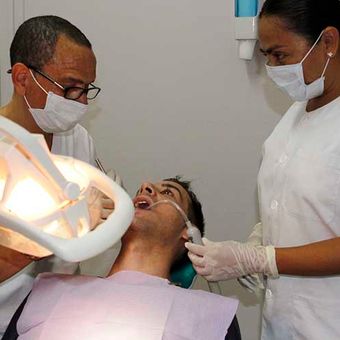 Clínica Dental y Estética Endodent paciente en tratamiento odontológico 1