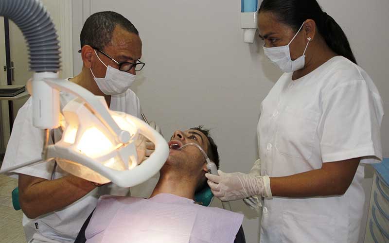 Clínica Dental y Estética Endodent paciente en tratamiento odontológico 1