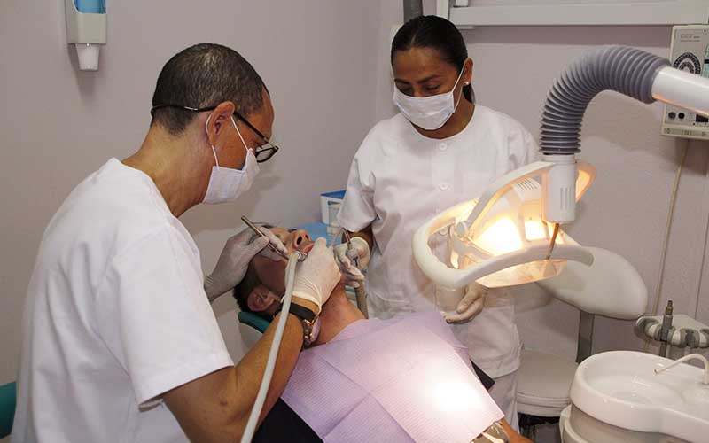 Clínica Dental y Estética Endodent paciente en tratamiento odontológico 5
