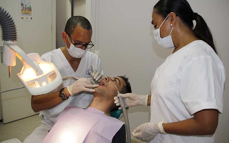 Clínica Dental y Estética Endodent paciente en tratamiento odontológico 3